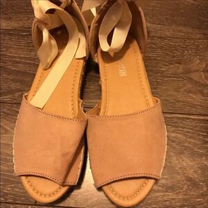 Ladies chunky lace up sandals